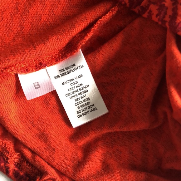 Ann Taylor sleeveless t shirt - Picture 3 of 3